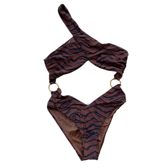 We wore what asymmetrical tiger swimsuit - Picture 2 of 3